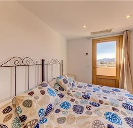 3-Bedroom Townhouse with Rooftop Terrace in Alcudia, Mallorca, Sleeps 6
